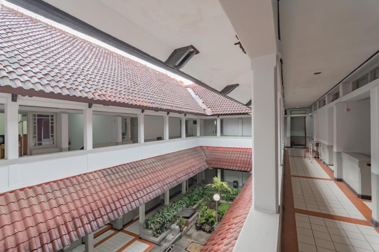 Koolkost Near Bandung Station Hotel Buitenkant foto